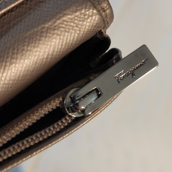 Salvator Ferragamo Gold Continental Wallet - Picture 6 of 7